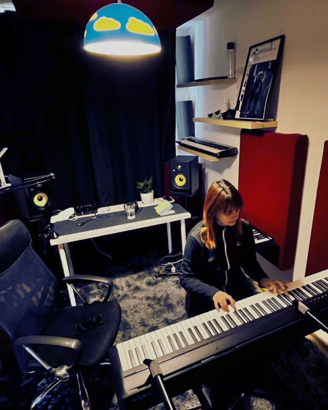 Pianino cyfrowe w domowym studio